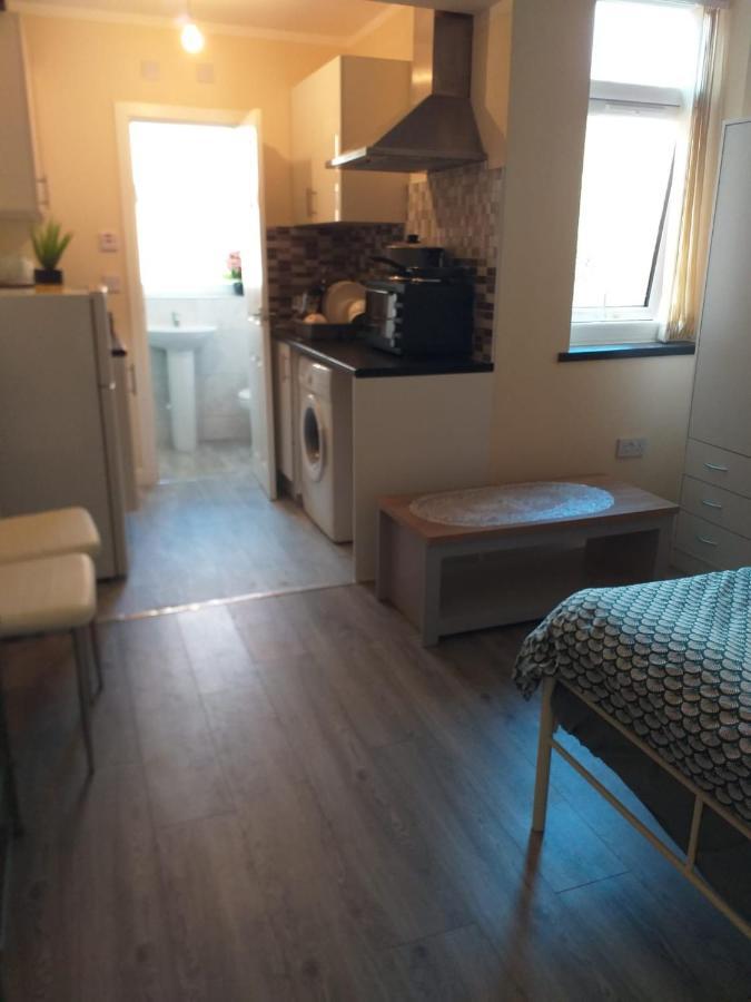 Self-Contained Studio Flat Bathrooms Kitchens Upgrade Locations To City Centre 15 Minutes Walking Distance Nottingham Universities Queen Hospitals City Hospitals Экстерьер фото
